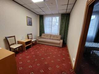 Гостиница Стойлянка Старый Оскол Номер люкс с 2 односпальными кроватями-3